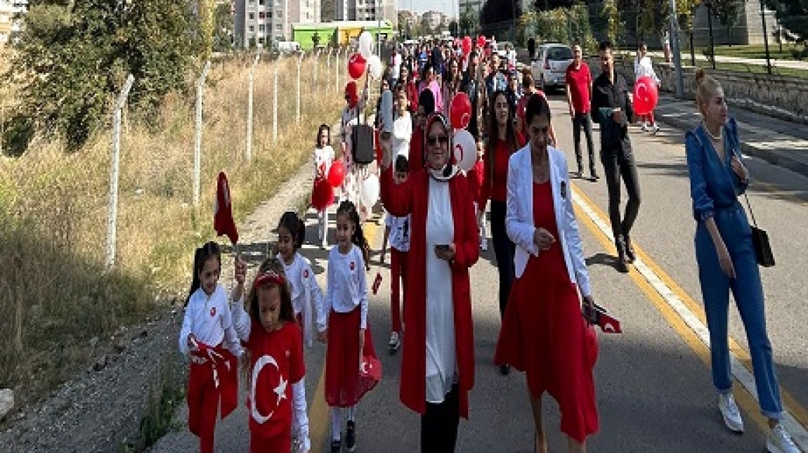 Tüm yurtta olduğu gibi Okulumuzda da, 29 Ekim Cumhuriyet Bayramı ve Türkiye Cumhuriyeti'nin 100. Yıl dönümü çoşkuyla kutlandı.